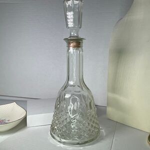 Vintage 1981 Mogen David decanter corked 12:75” bottle